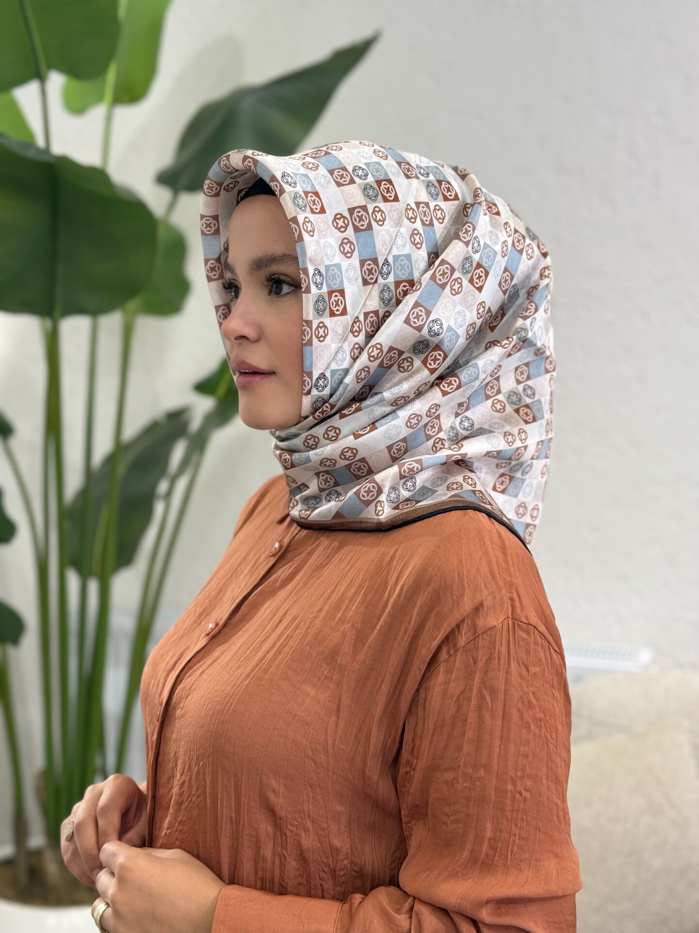 AKER SURA İPEK EŞARP