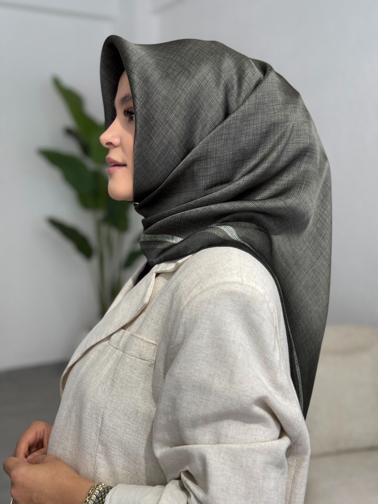 AKER SURA İPEK EŞARP