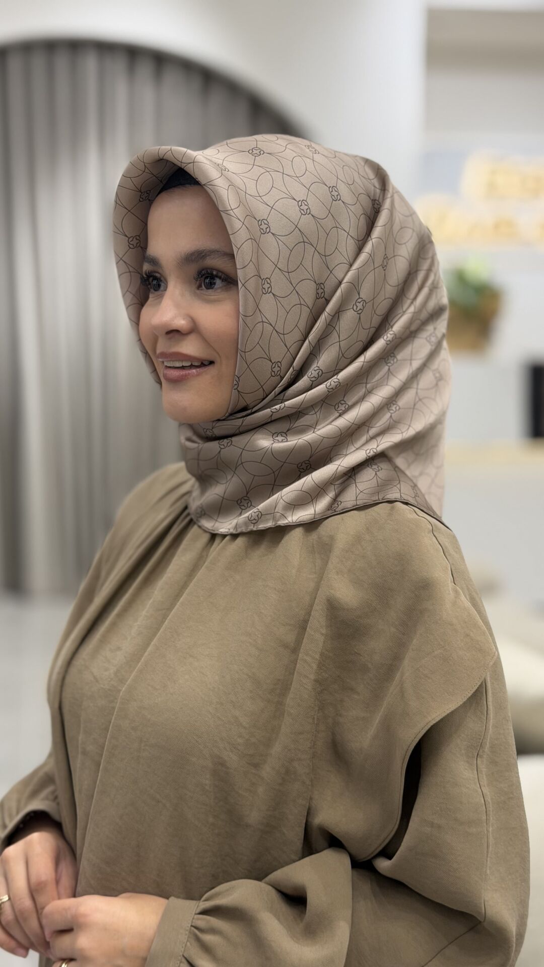 AKER SURA İPEK EŞARP