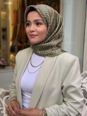 AKER SURA İPEK EŞARP