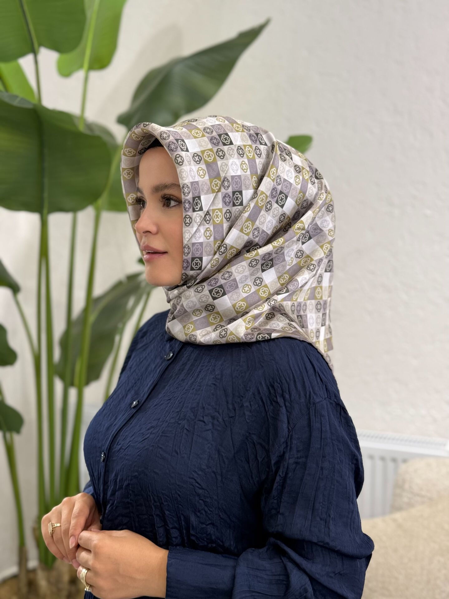 AKER SURA İPEK EŞARP