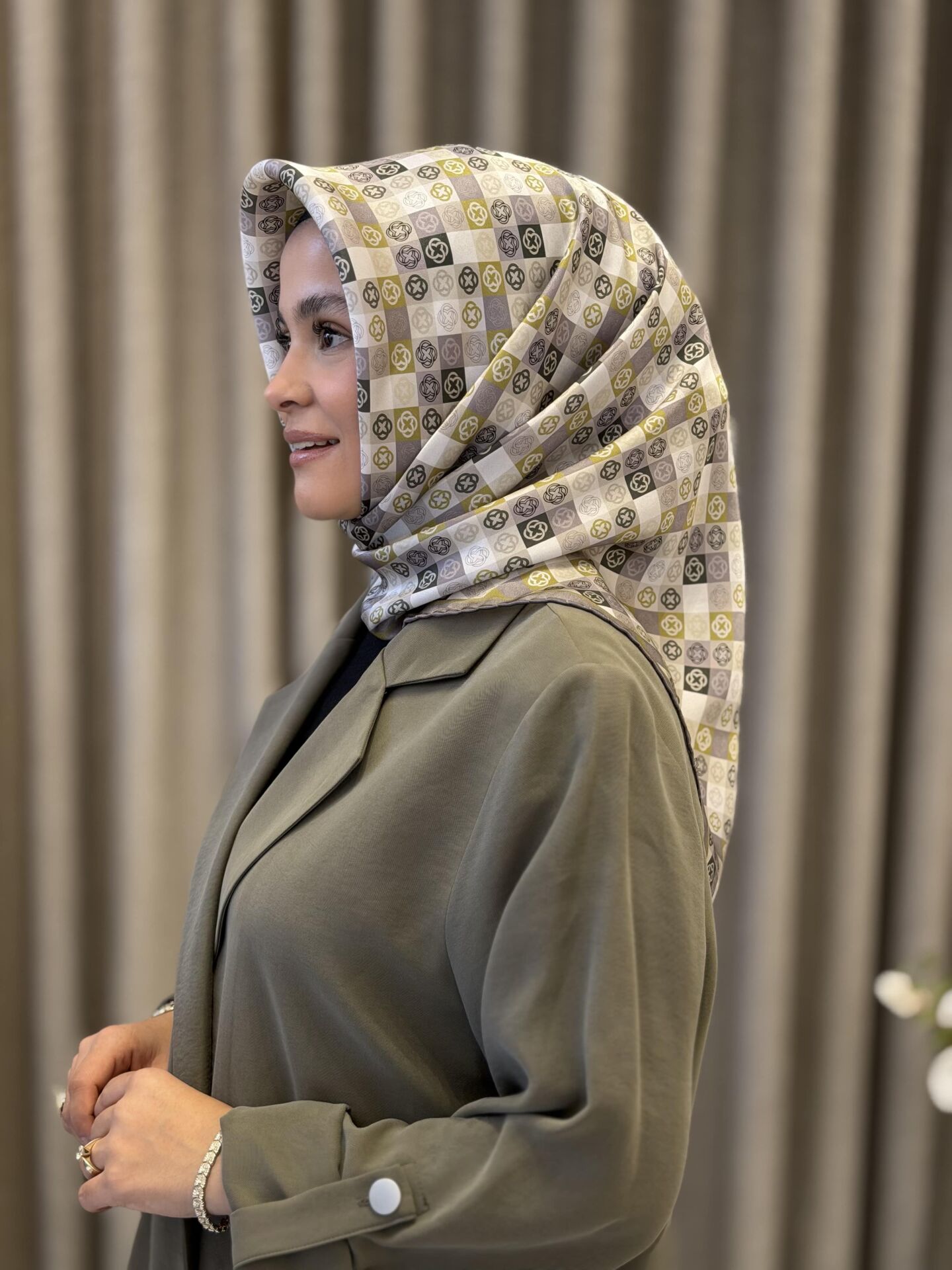 AKER SURA İPEK EŞARP