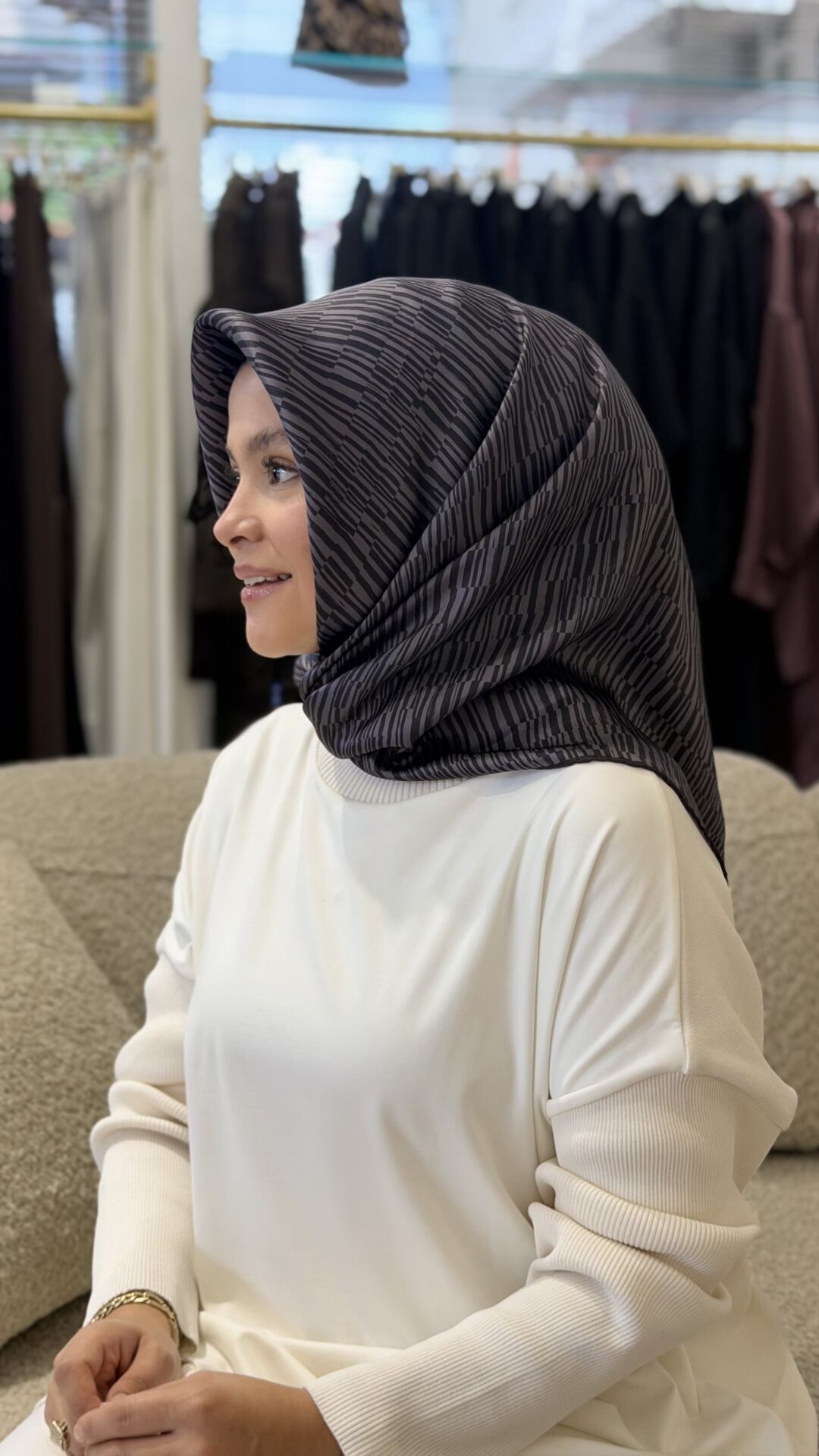 AKER SURA İPEK EŞARP