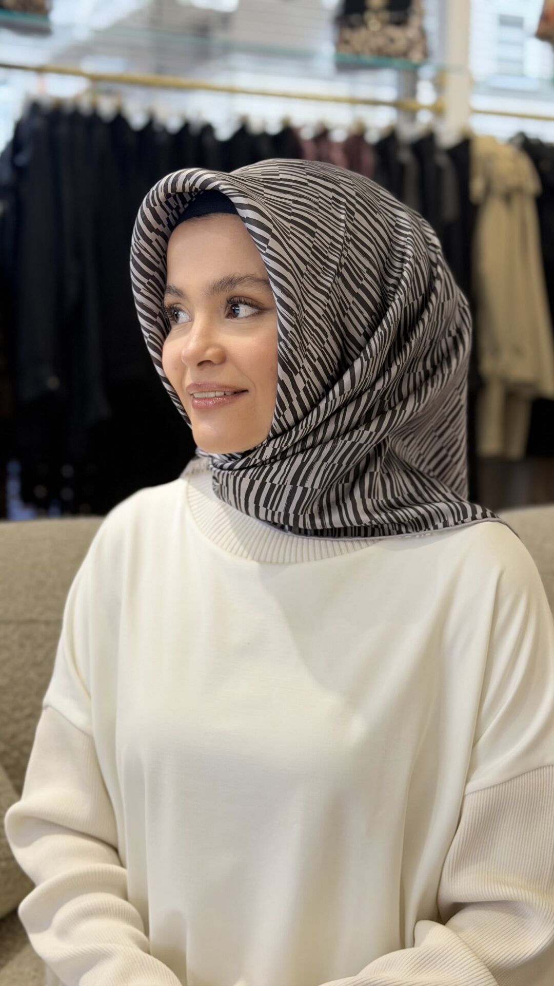 AKER SURA İPEK EŞARP