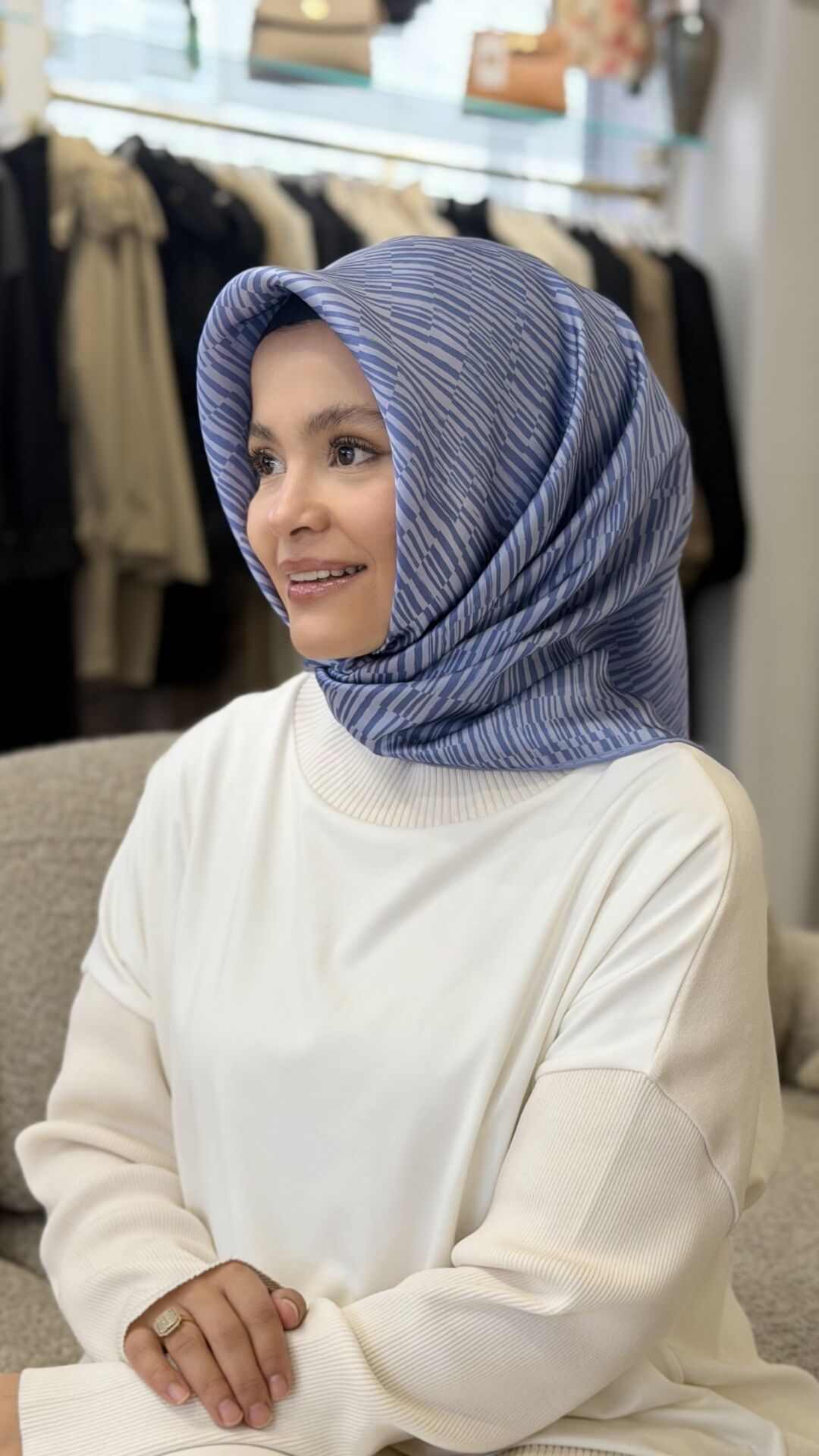 AKER SURA İPEK EŞARP