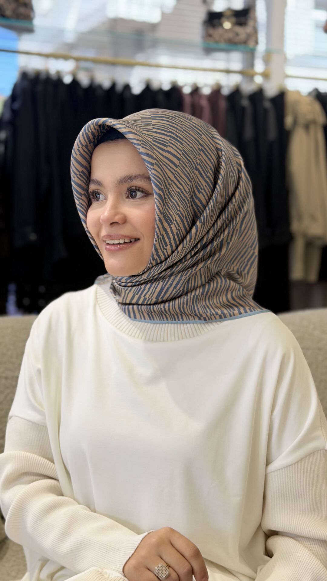 AKER SURA İPEK EŞARP