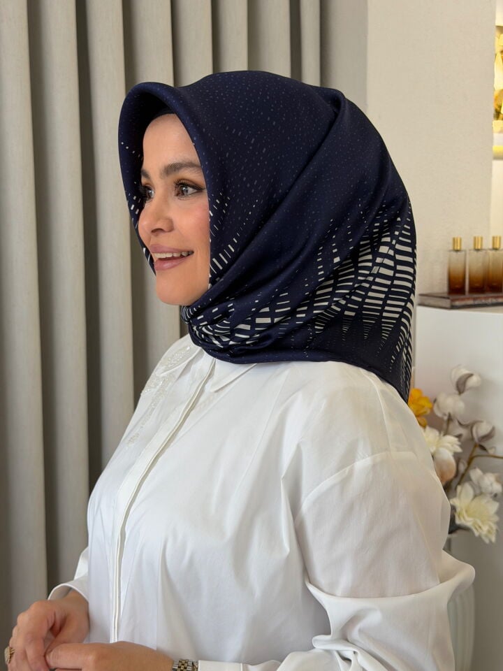 AKER SURA İPEK EŞARP