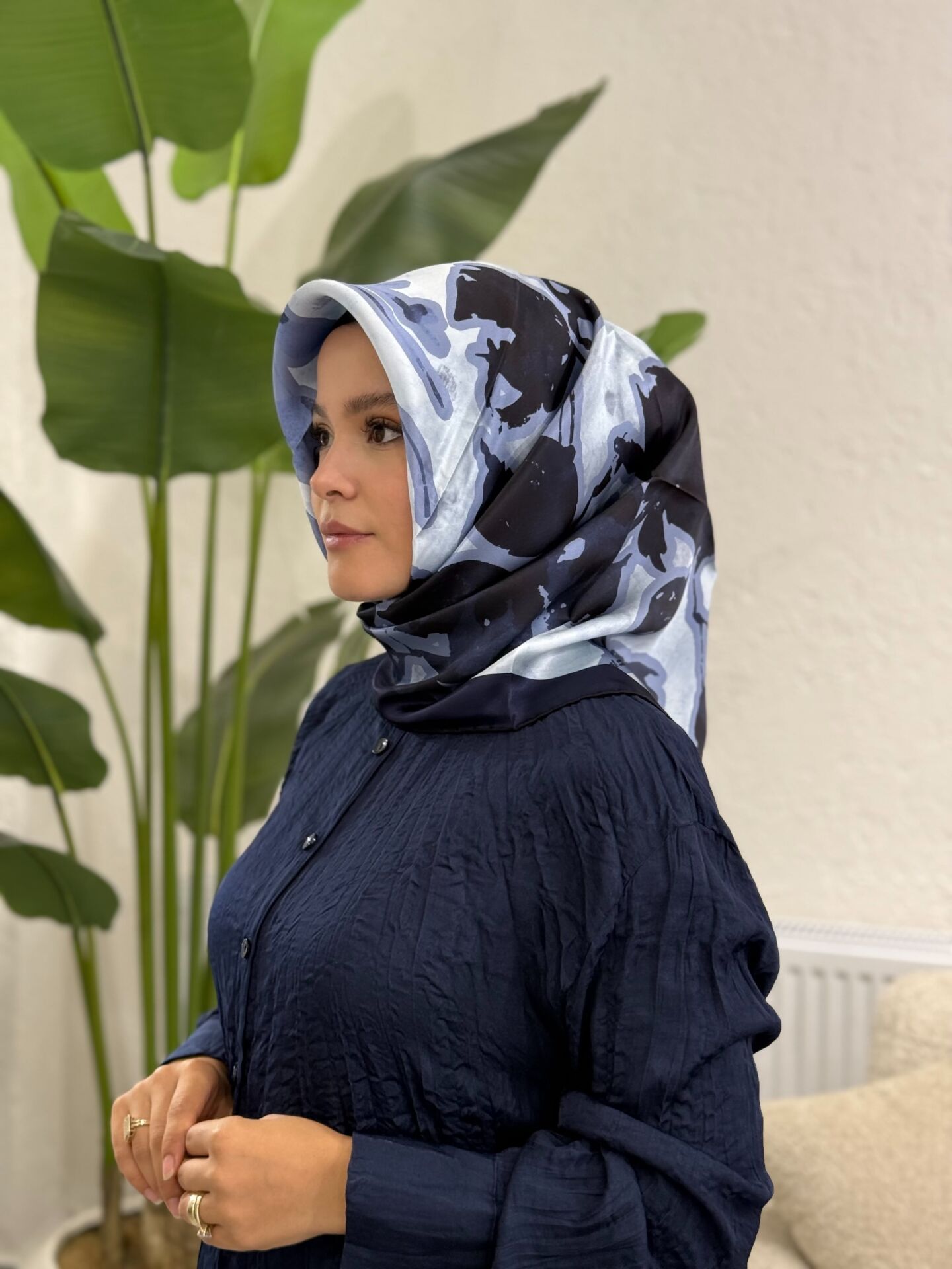 AKER SURA İPEK EŞARP