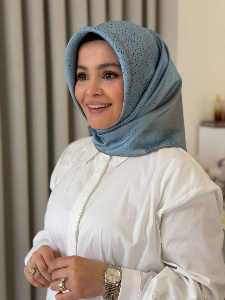 AKER SURA İPEK EŞARP