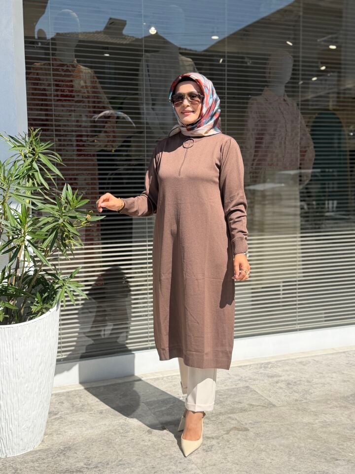 ARMİNE TREND YAKASI FERMUARLI MERSERİZE TUNİK MOCHA
