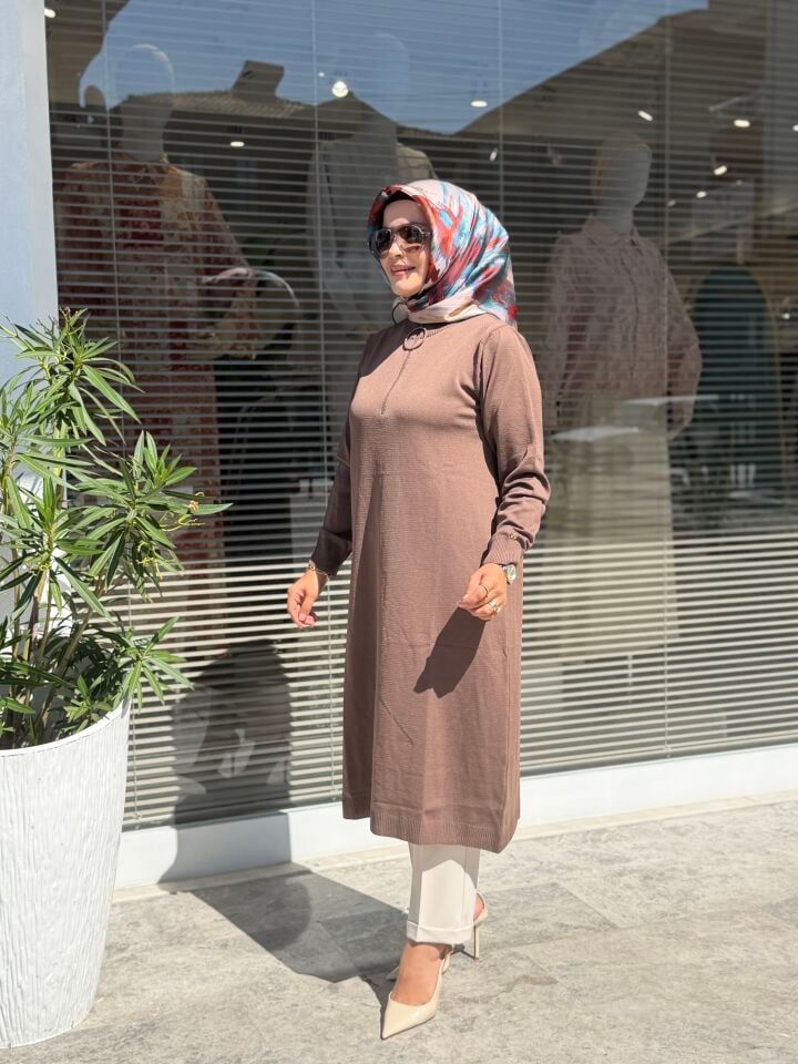 ARMİNE TREND YAKASI FERMUARLI MERSERİZE TUNİK MOCHA