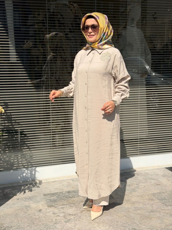 ARMİNE TREND ÇİÇEK İŞLEMELİ TENCEL GÖMLEK BEJ