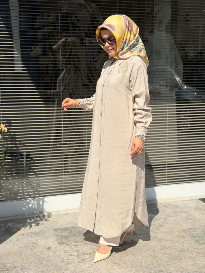 ARMİNE TREND ÇİÇEK İŞLEMELİ TENCEL GÖMLEK BEJ
