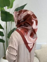 AKER SURA İPEK EŞARP