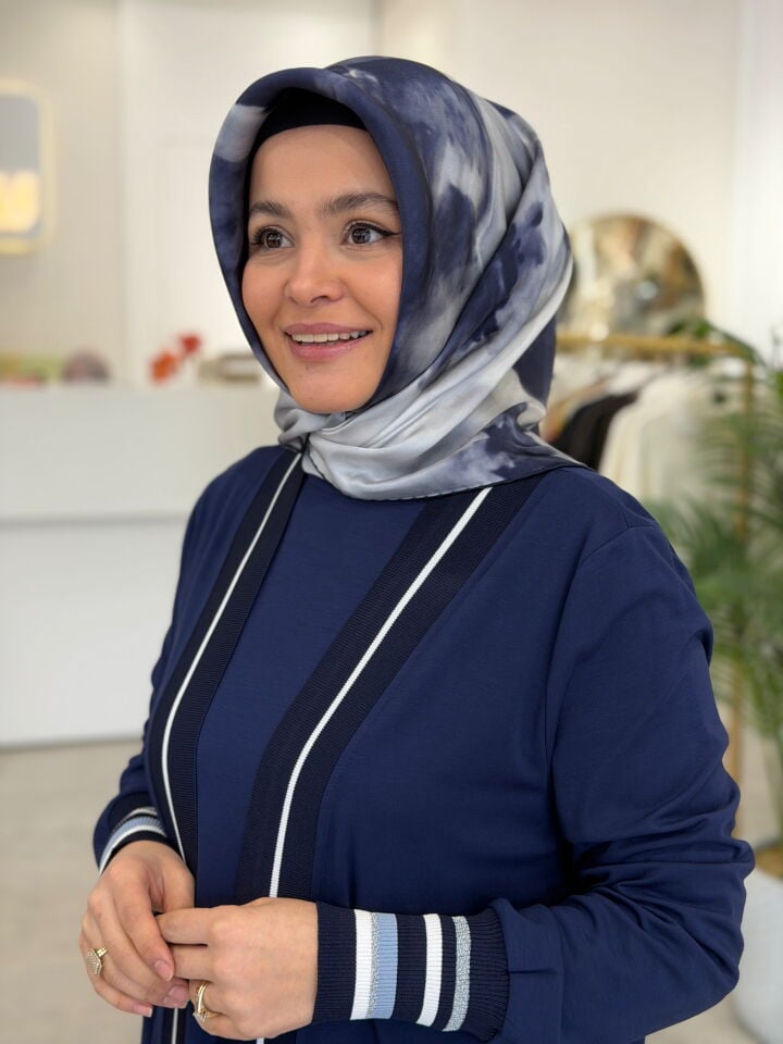 AKER SURA İPEK EŞARP