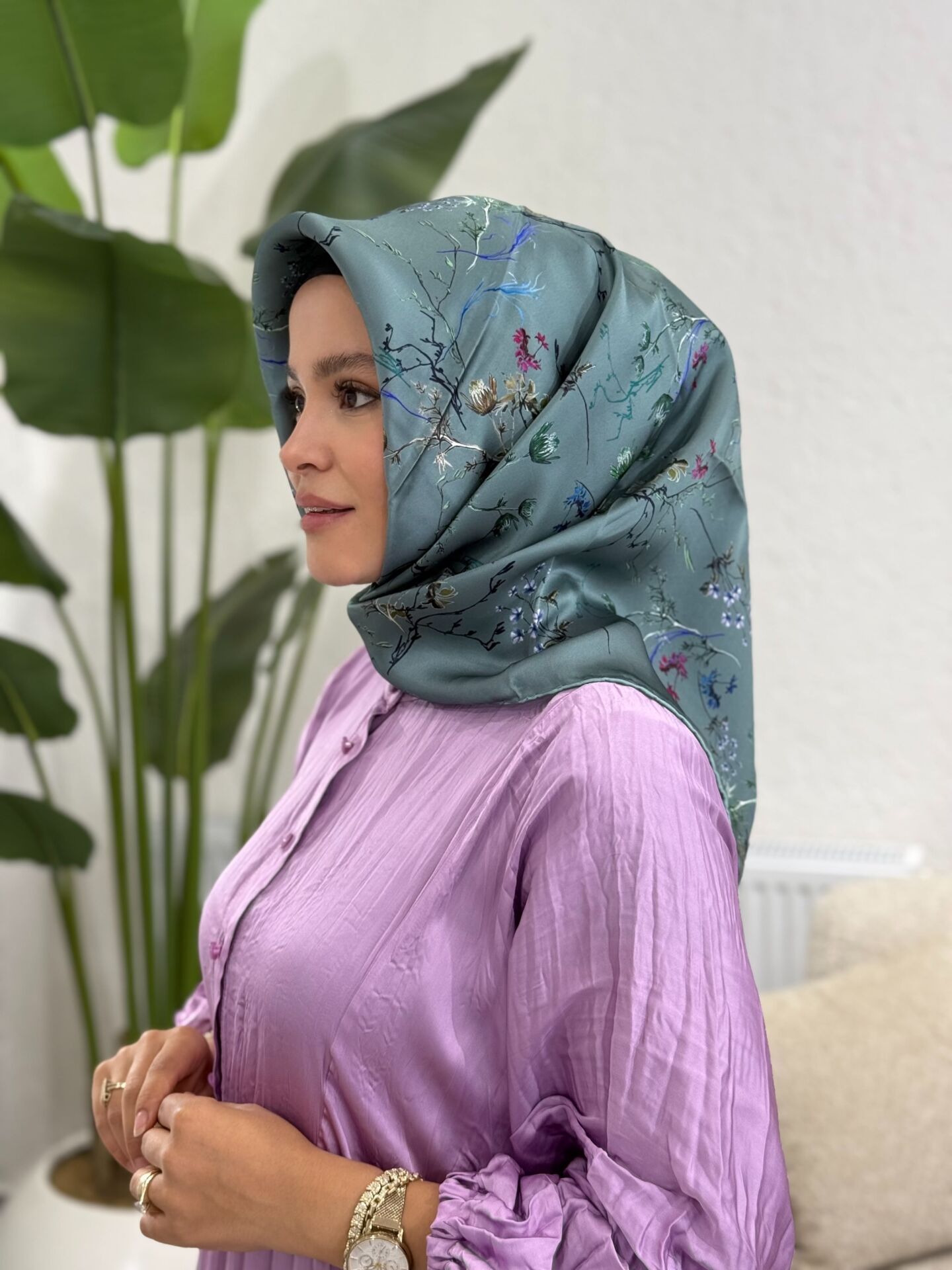 AKER SURA İPEK EŞARP