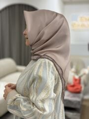 AKER SURA İPEK EŞARP