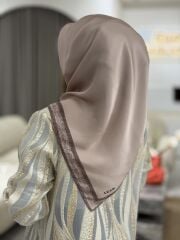 AKER SURA İPEK EŞARP