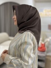 AKER SURA İPEK EŞARP