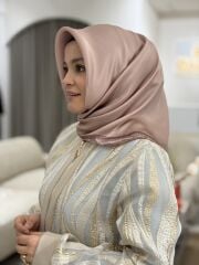 AKER SURA İPEK EŞARP