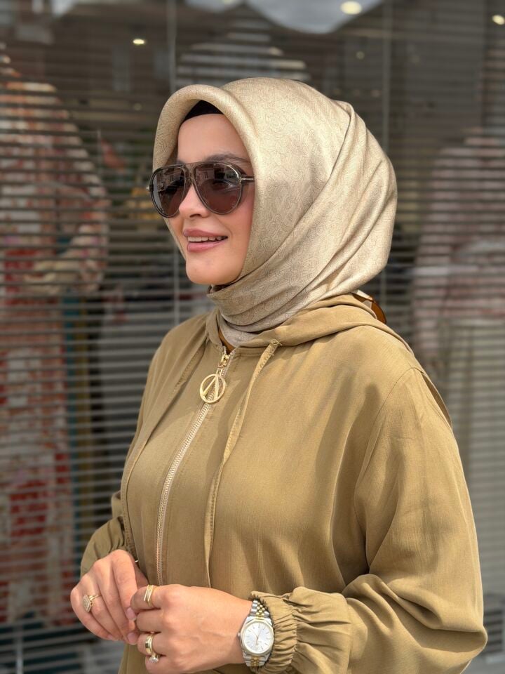 ARMİNE SURA İPEK EŞARP