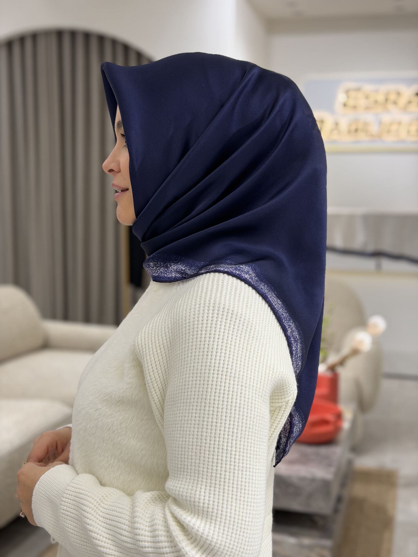 AKER SURA İPEK EŞARP