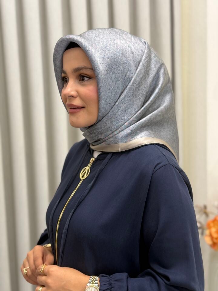 ARMİNE SURA İPEK EŞARP