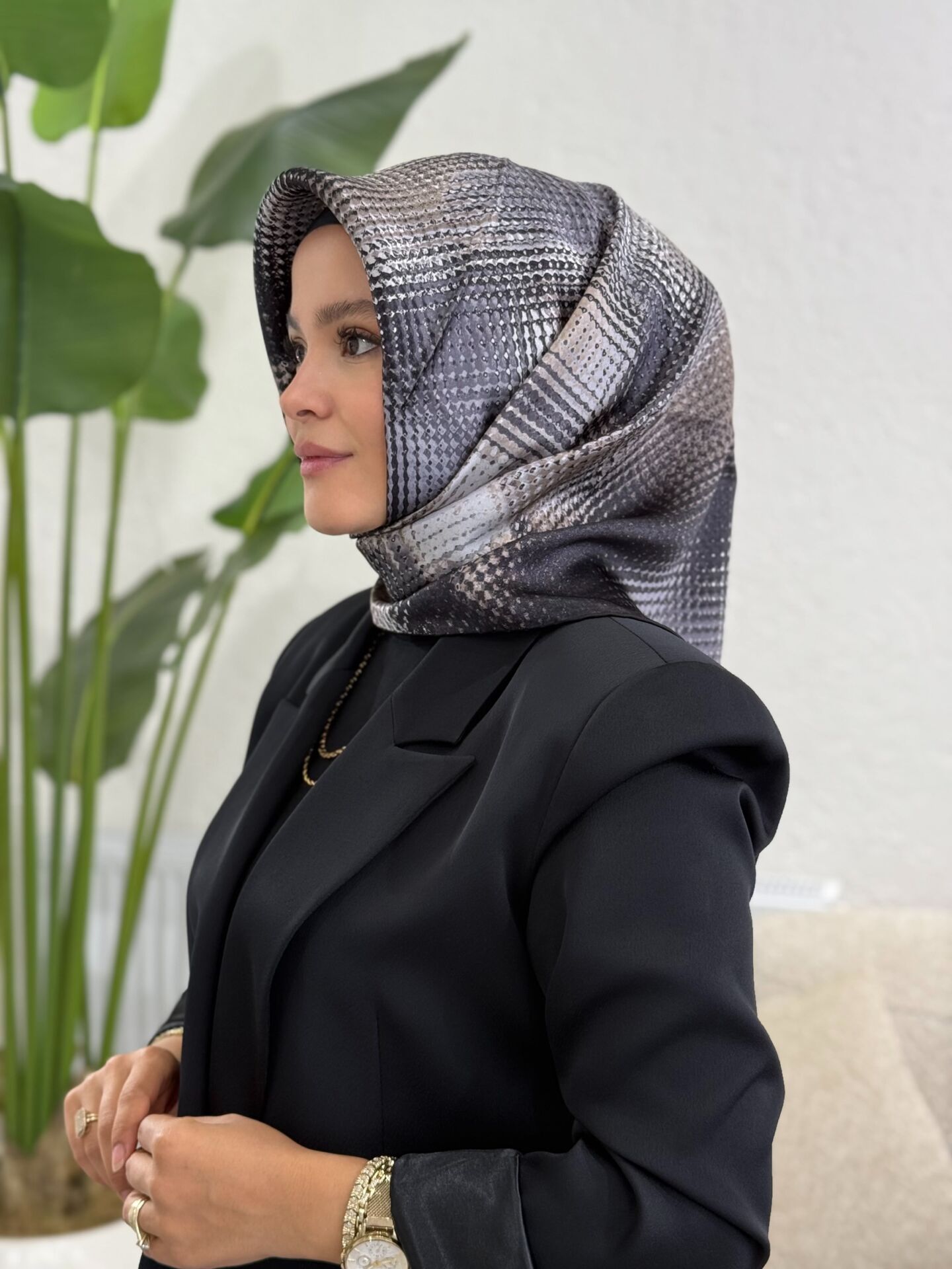 AKER SURA İPEK EŞARP