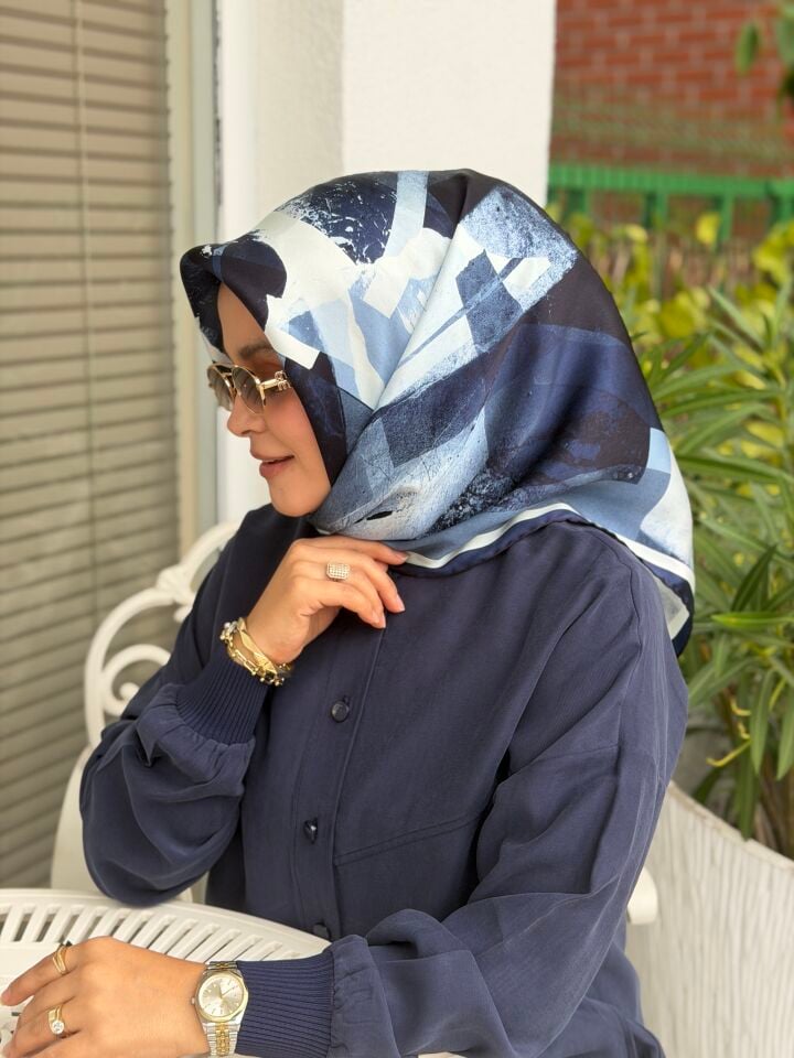 AKER SURA İPEK EŞARP