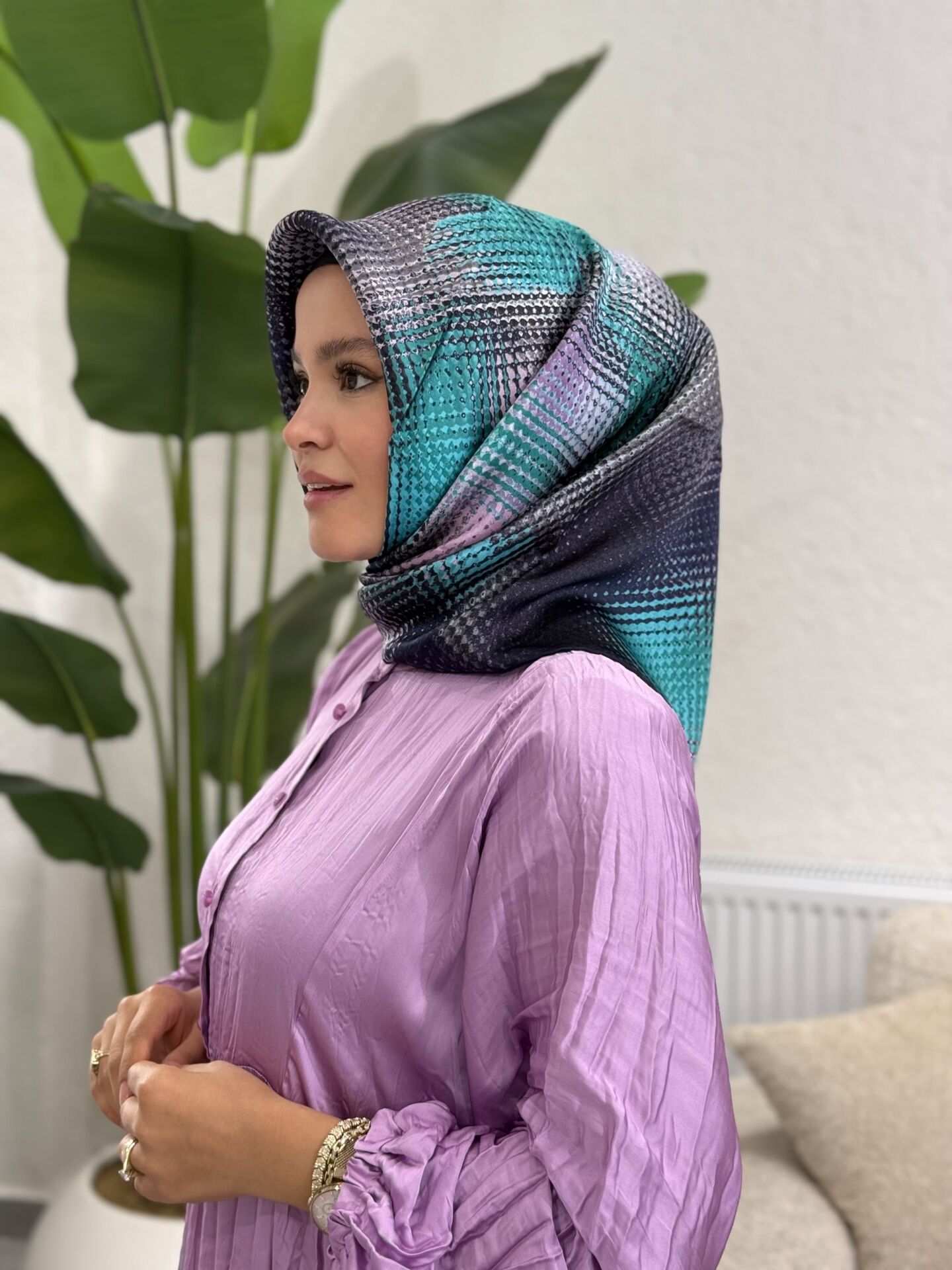 AKER SURA İPEK EŞARP