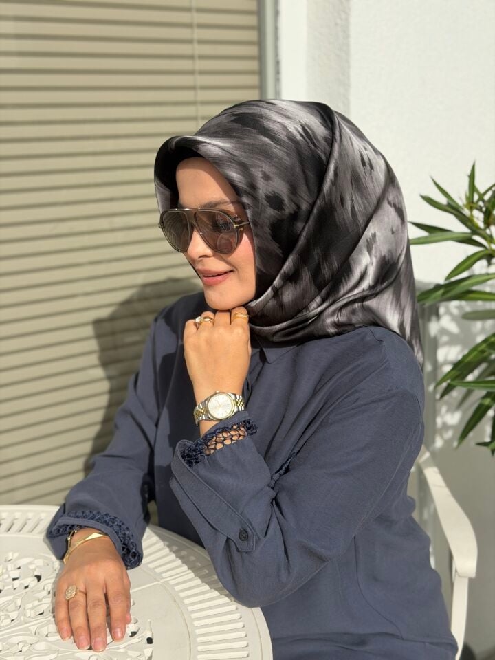 AKER SURA İPEK EŞARP