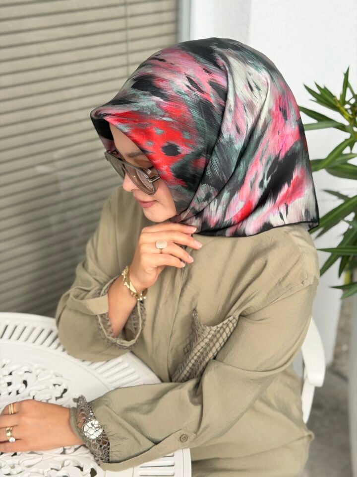 AKER SURA İPEK EŞARP