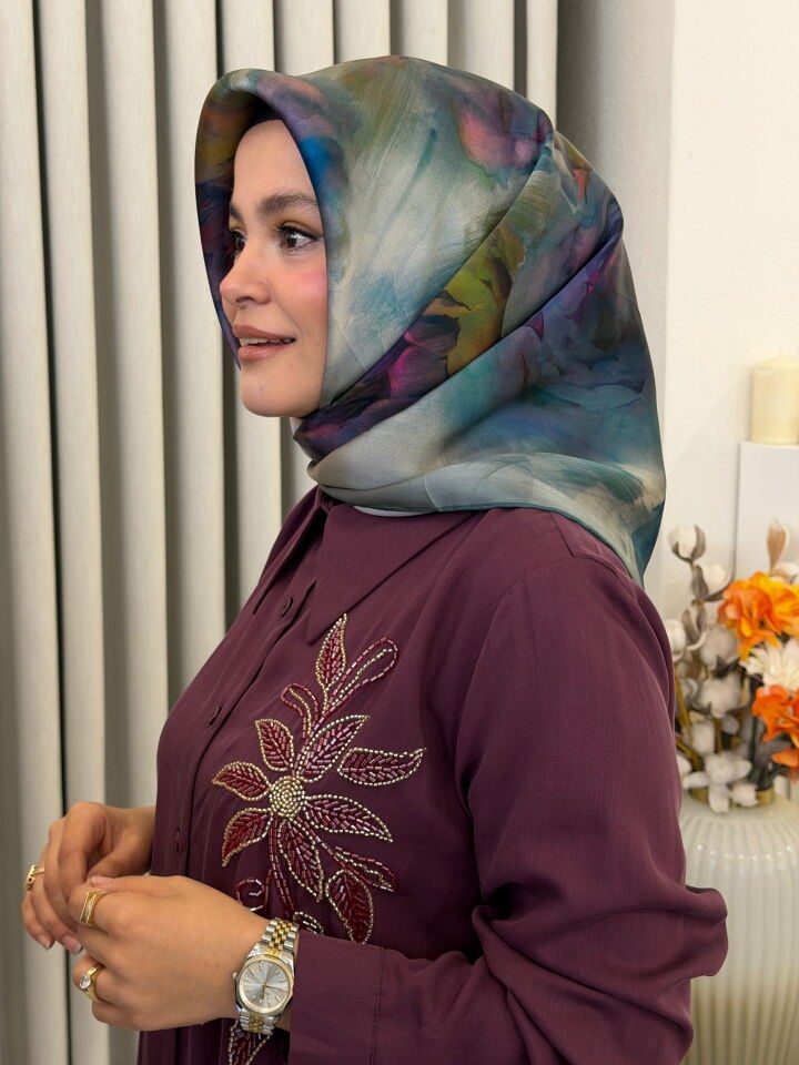ARMİNE SURA İPEK EŞARP