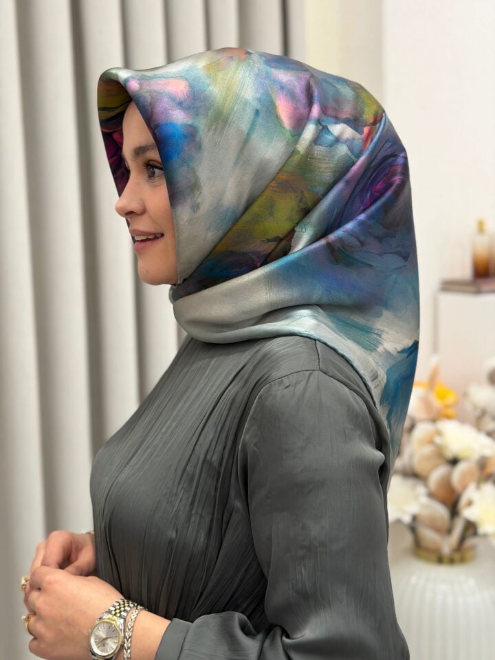 ARMİNE SURA İPEK EŞARP