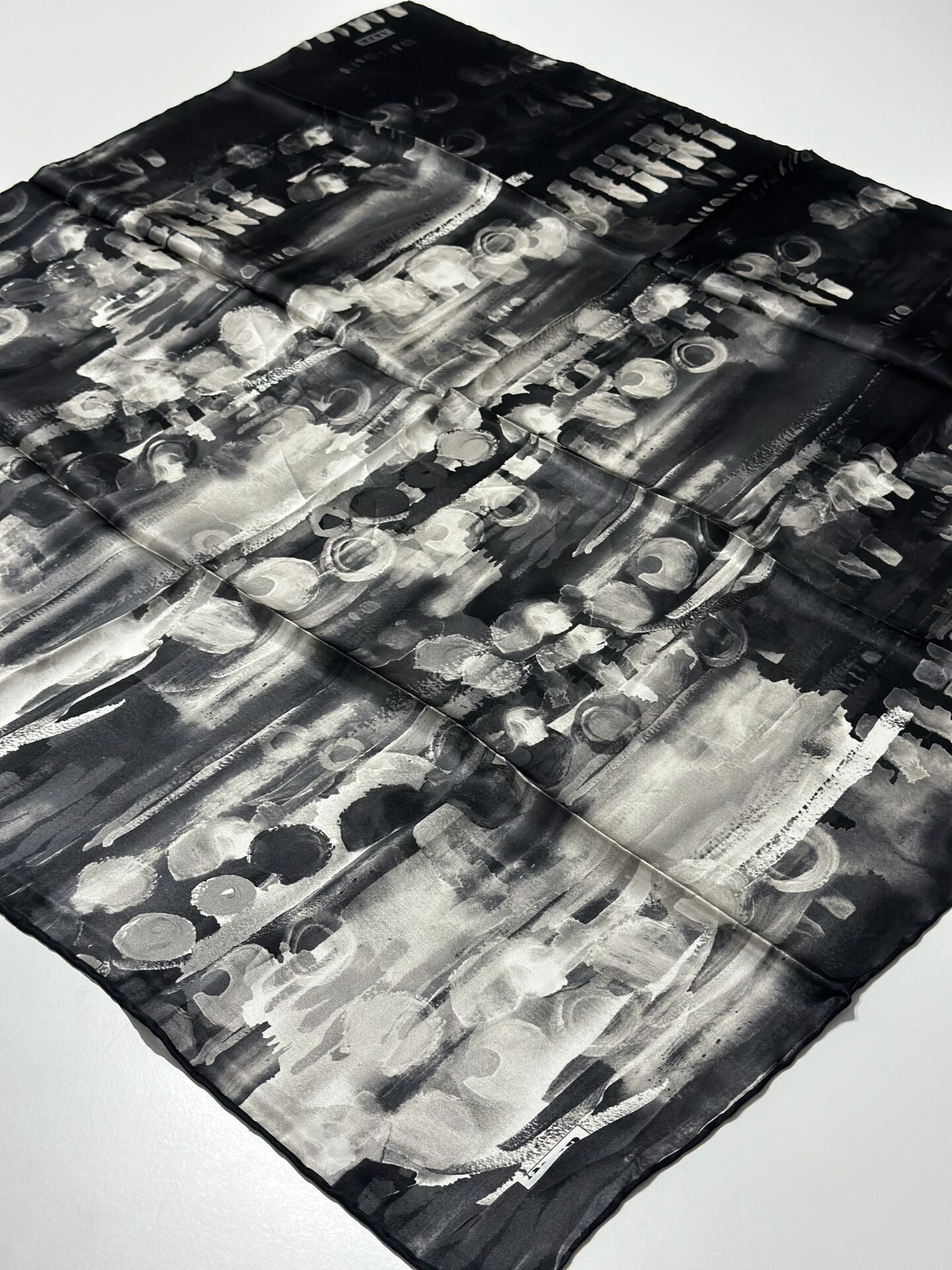 AKER SURA İPEK EŞARP