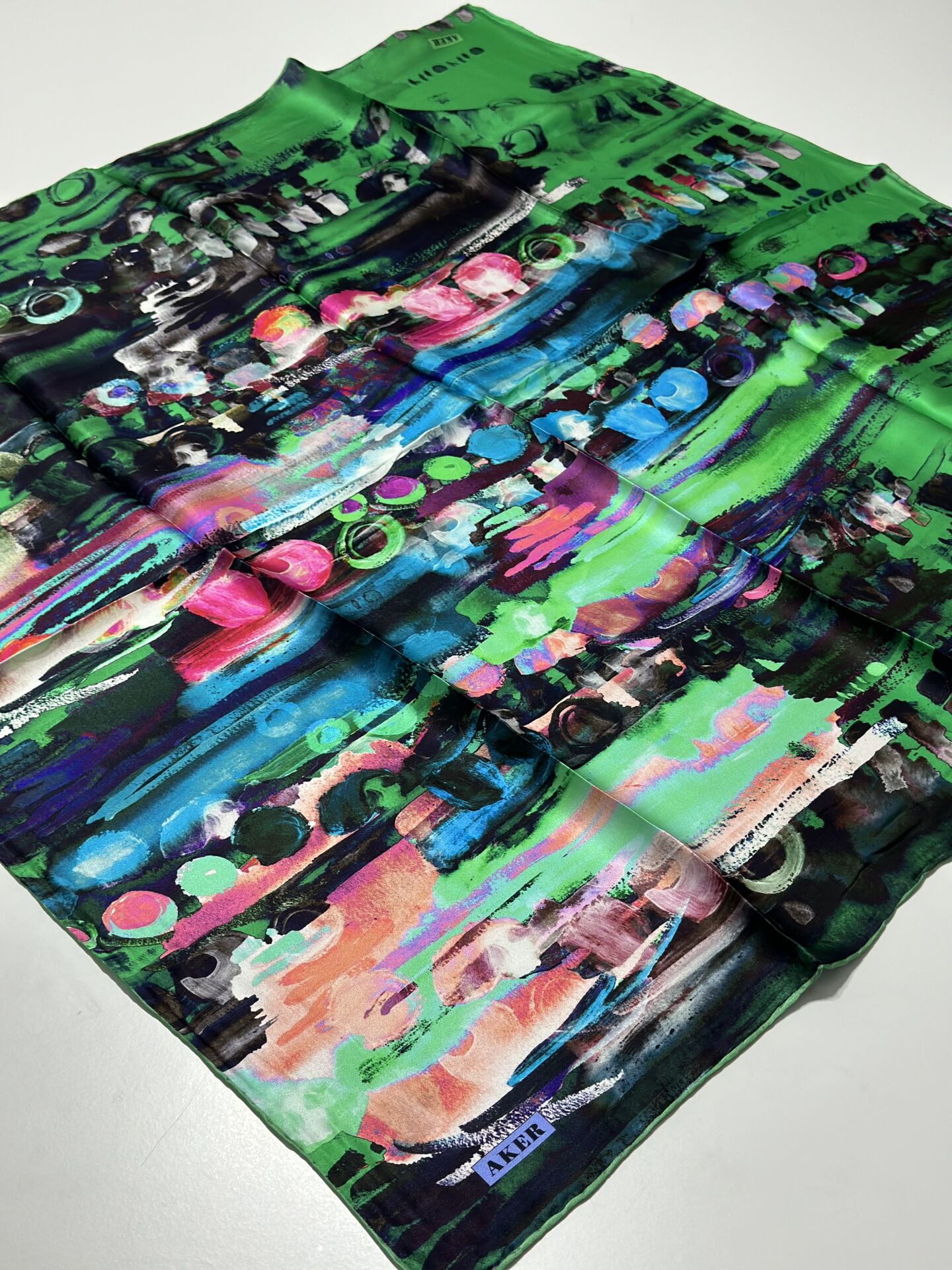 AKER SURA İPEK EŞARP