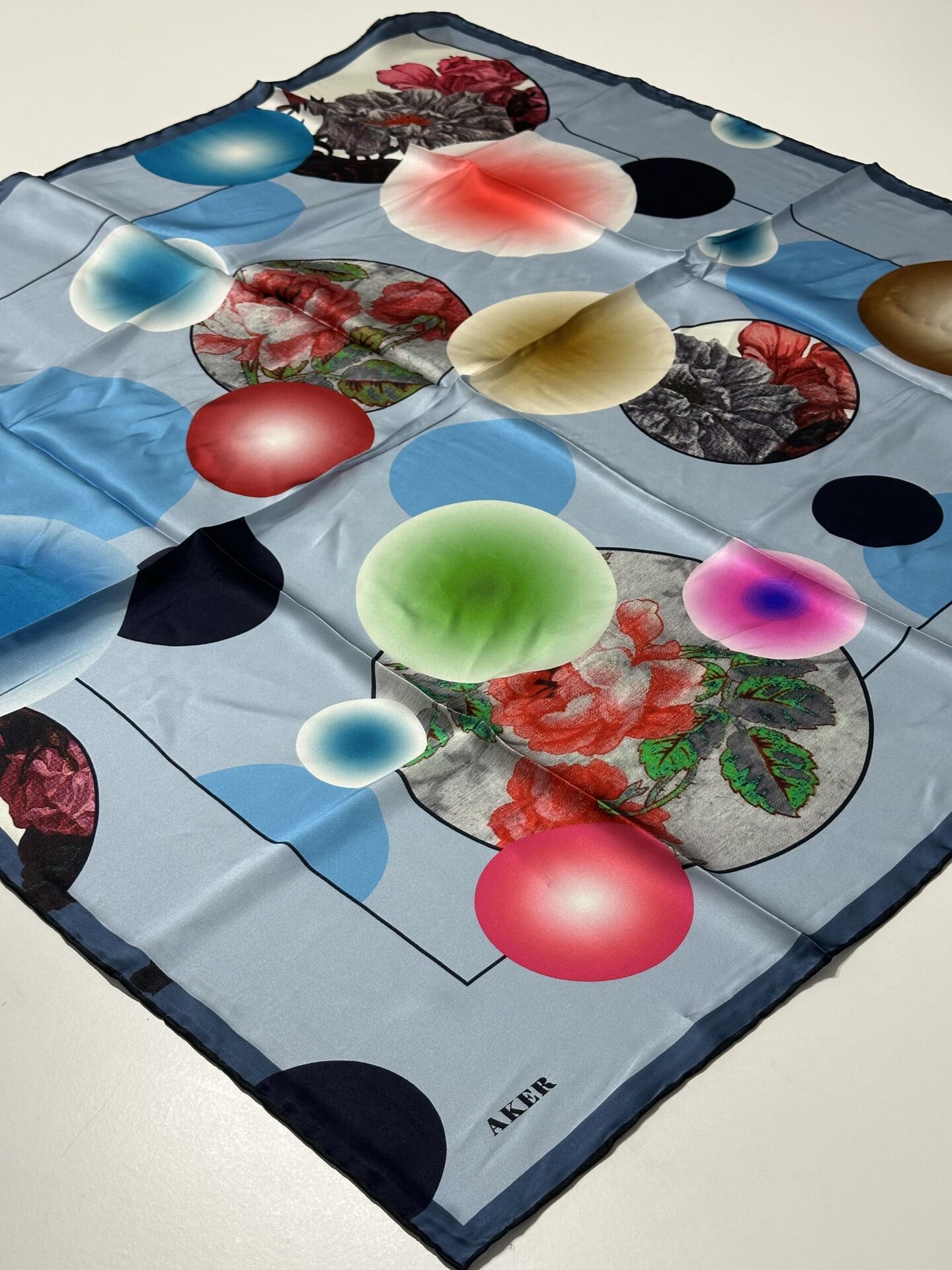 AKER SURA İPEK EŞARP