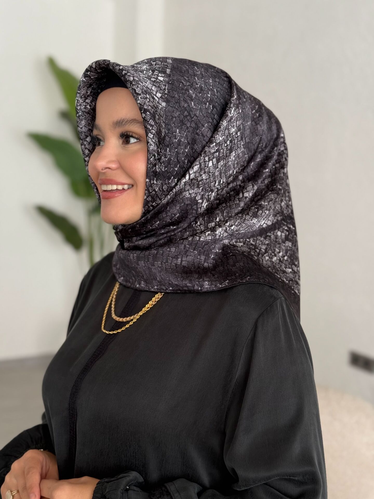 AKER SURA İPEK EŞARP