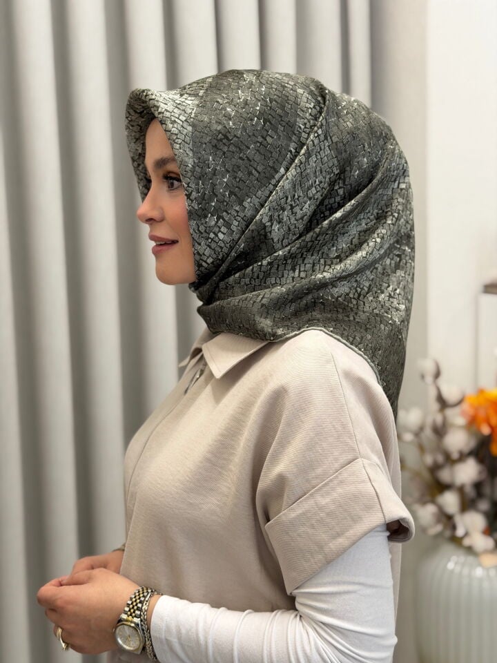 AKER SURA İPEK EŞARP