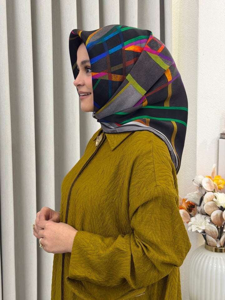 ARMİNE SURA İPEK EŞARP