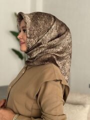 AKER SURA İPEK EŞARP