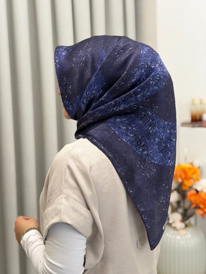 AKER SURA İPEK EŞARP