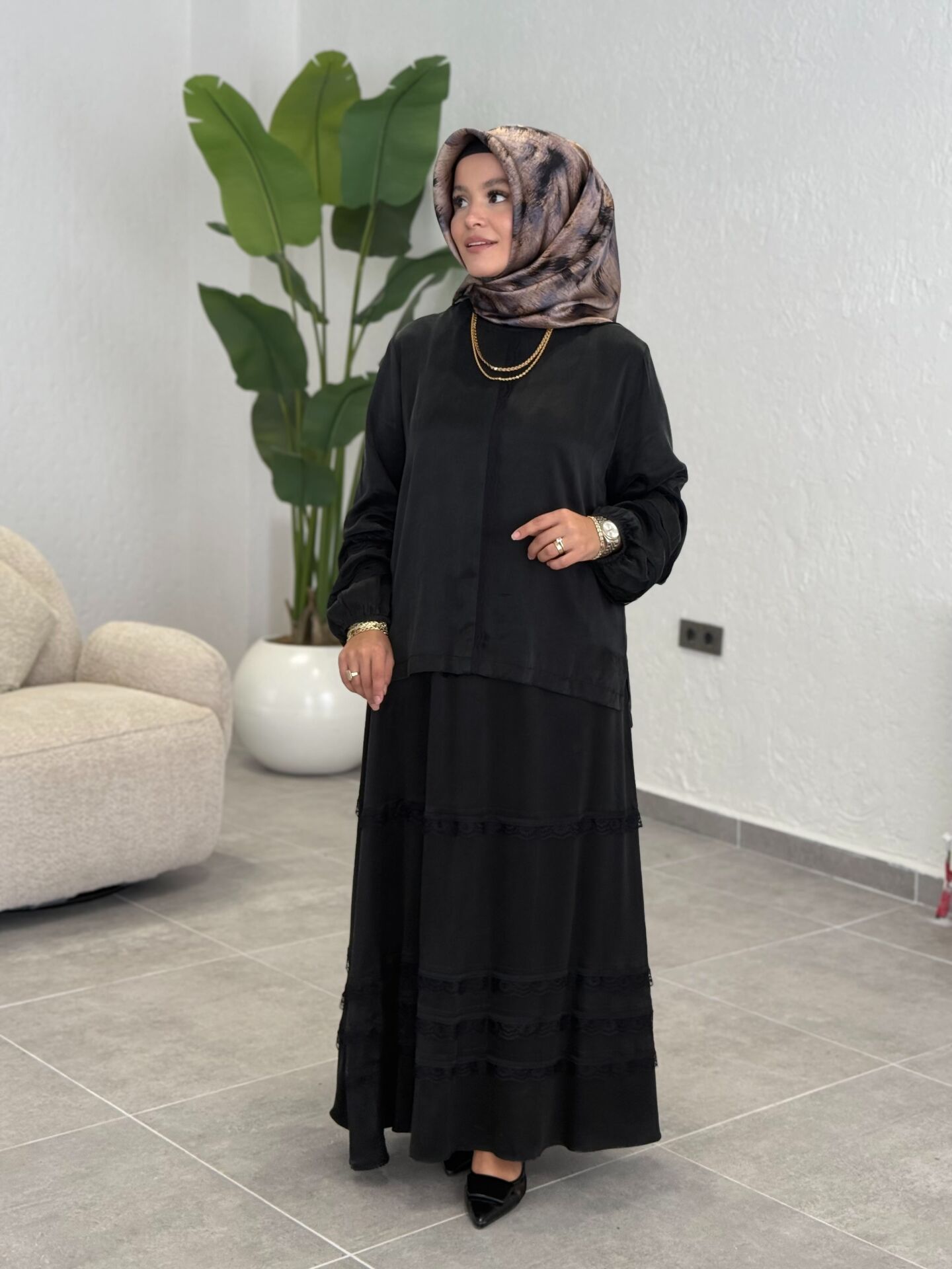 ESRA DAĞLIOĞLU İPEK DOKUMA CUPRA TAKIM SİYAH