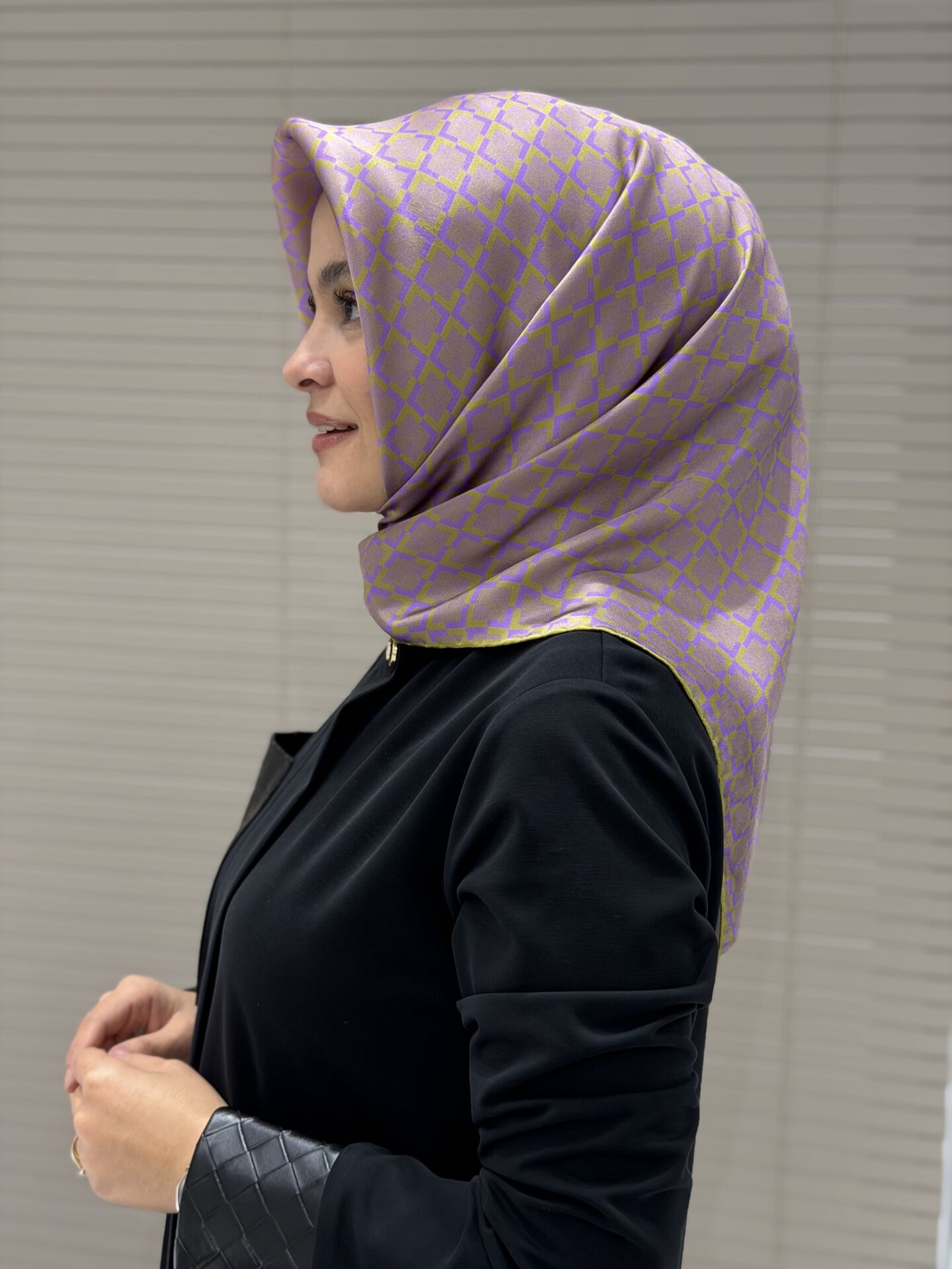 AKER SURA İPEK EŞARP