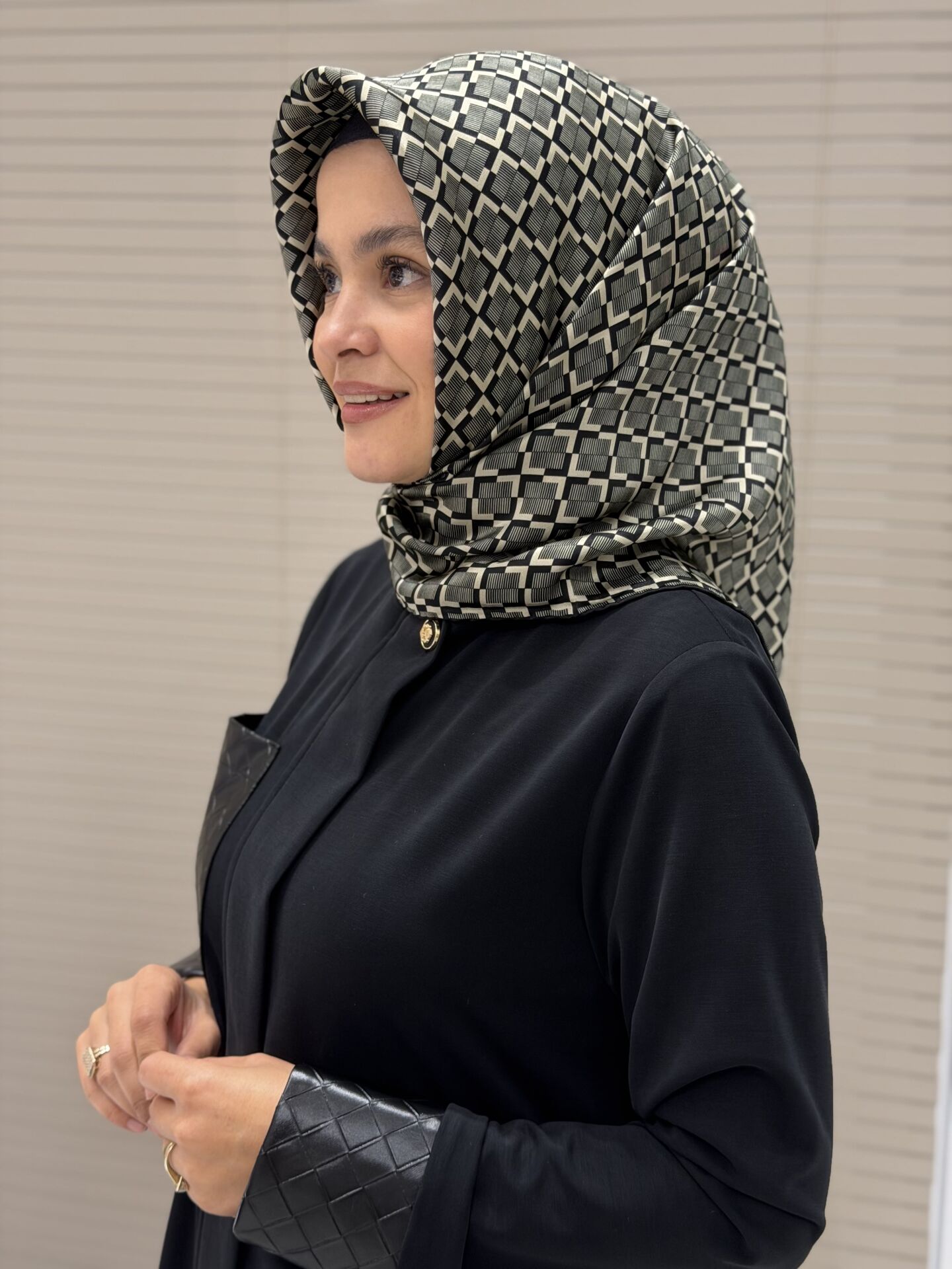 AKER SURA İPEK EŞARP