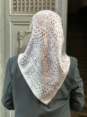 AKER SURA İPEK EŞARP