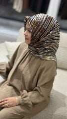 AKER SURA İPEK EŞARP