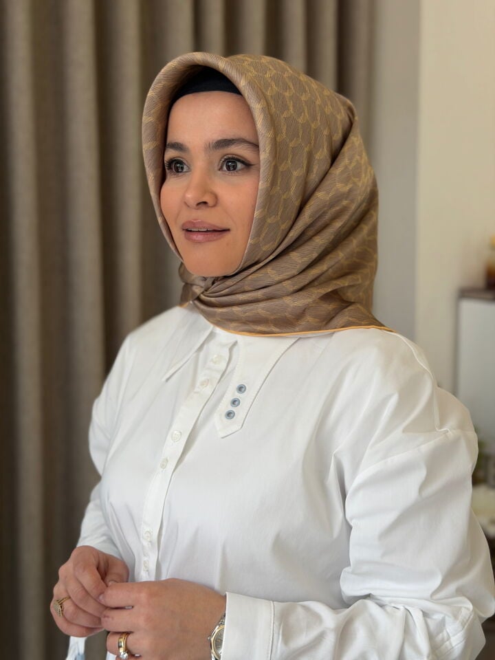 AKER SURA İPEK EŞARP