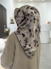 AKER SURA İPEK EŞARP