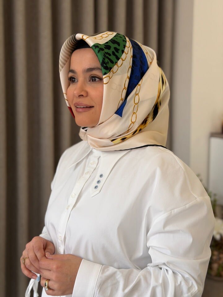 AKER SURA İPEK EŞARP